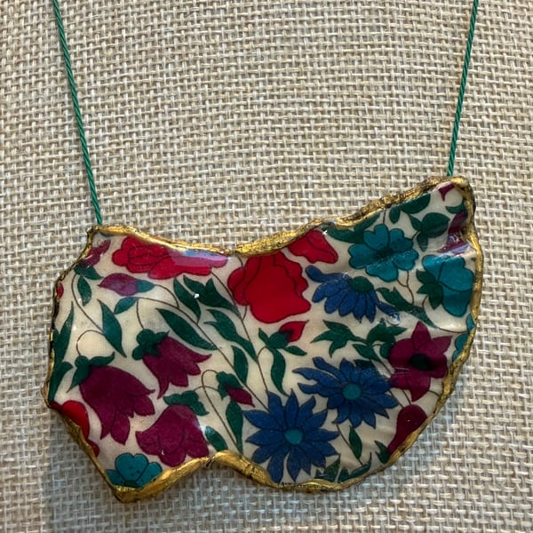 Floral Liberty shell necklace 