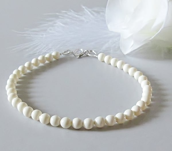 Dainty Cream Bridesmaids Bracelet With Swarovski Pearls