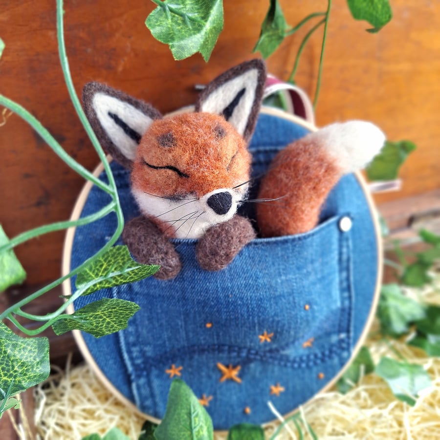 Sleepy Fox Pocket