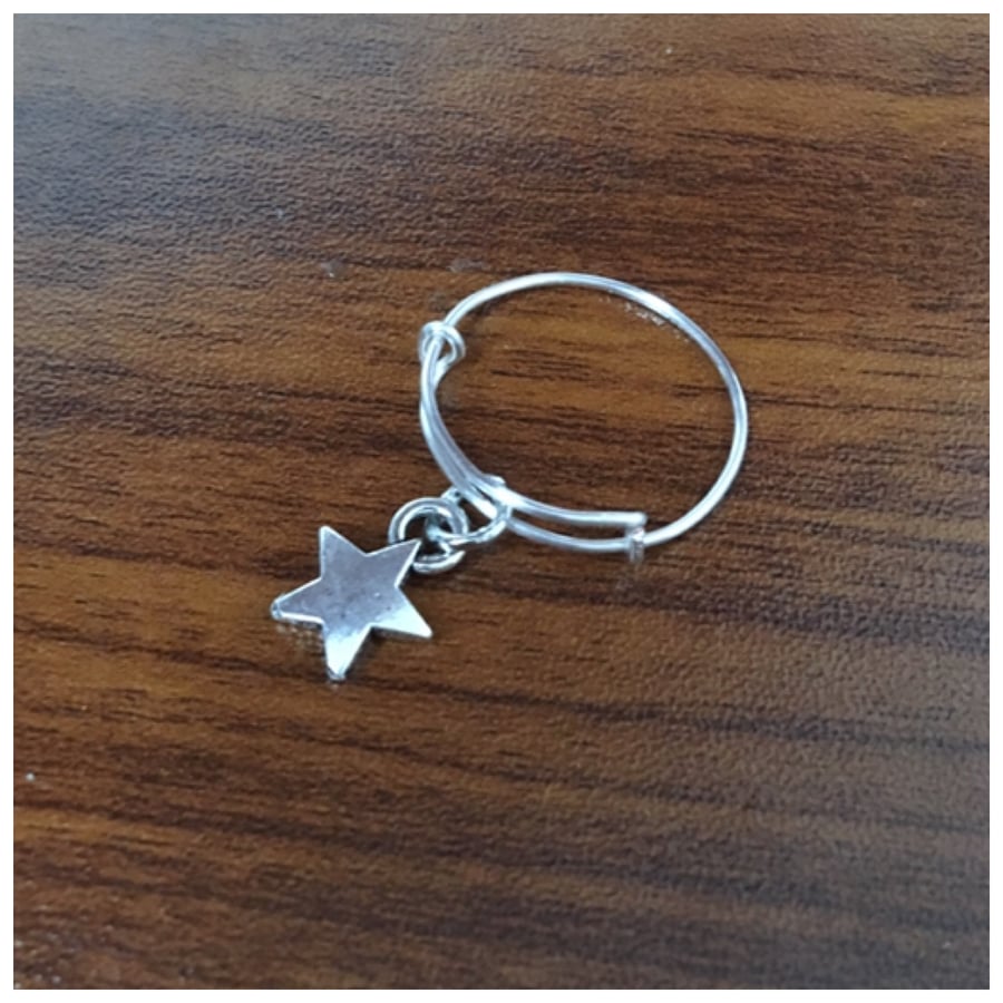 Star charm ring