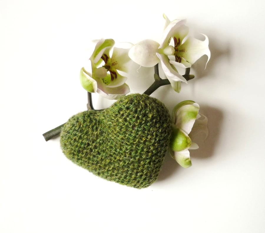 Scottish wool heart  - Unisex small gift - Handmade in Scotland