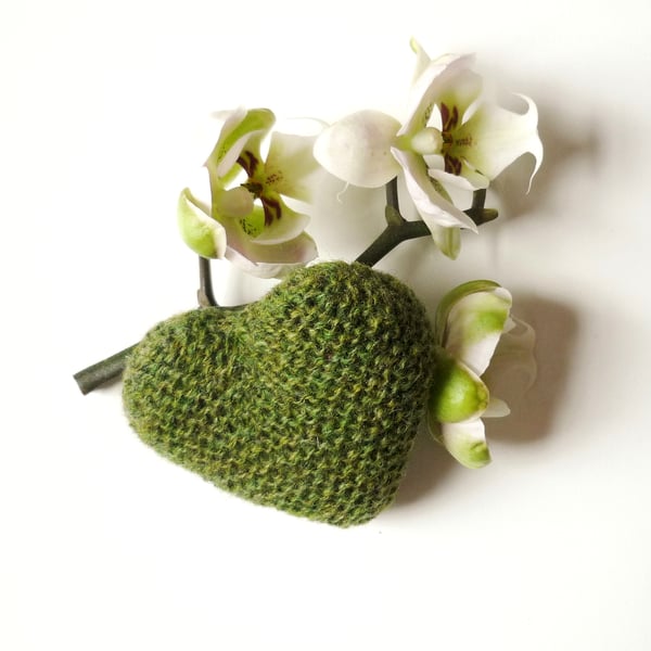 Scottish wool heart  - Unisex small gift - Handmade in Scotland