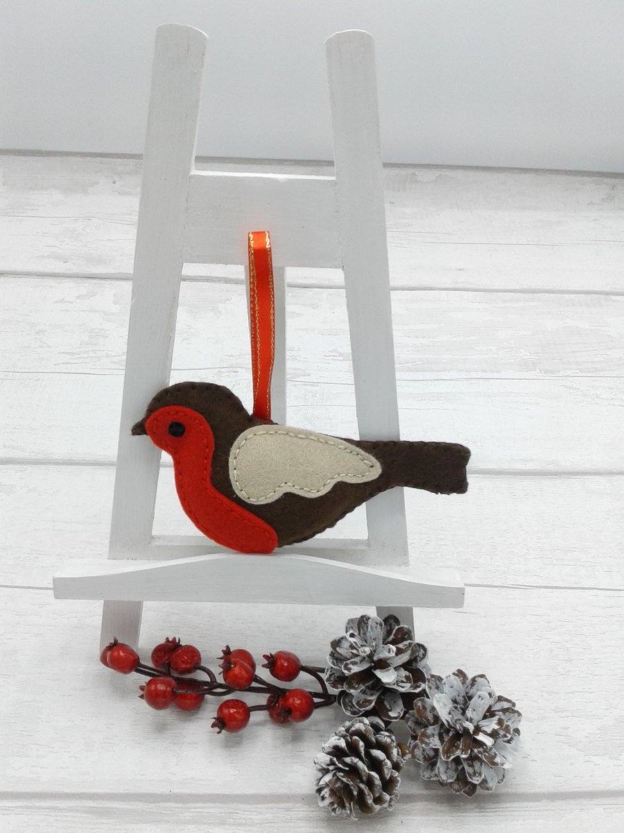 Christmas decorations. Felt robin decorations. Set of 3.