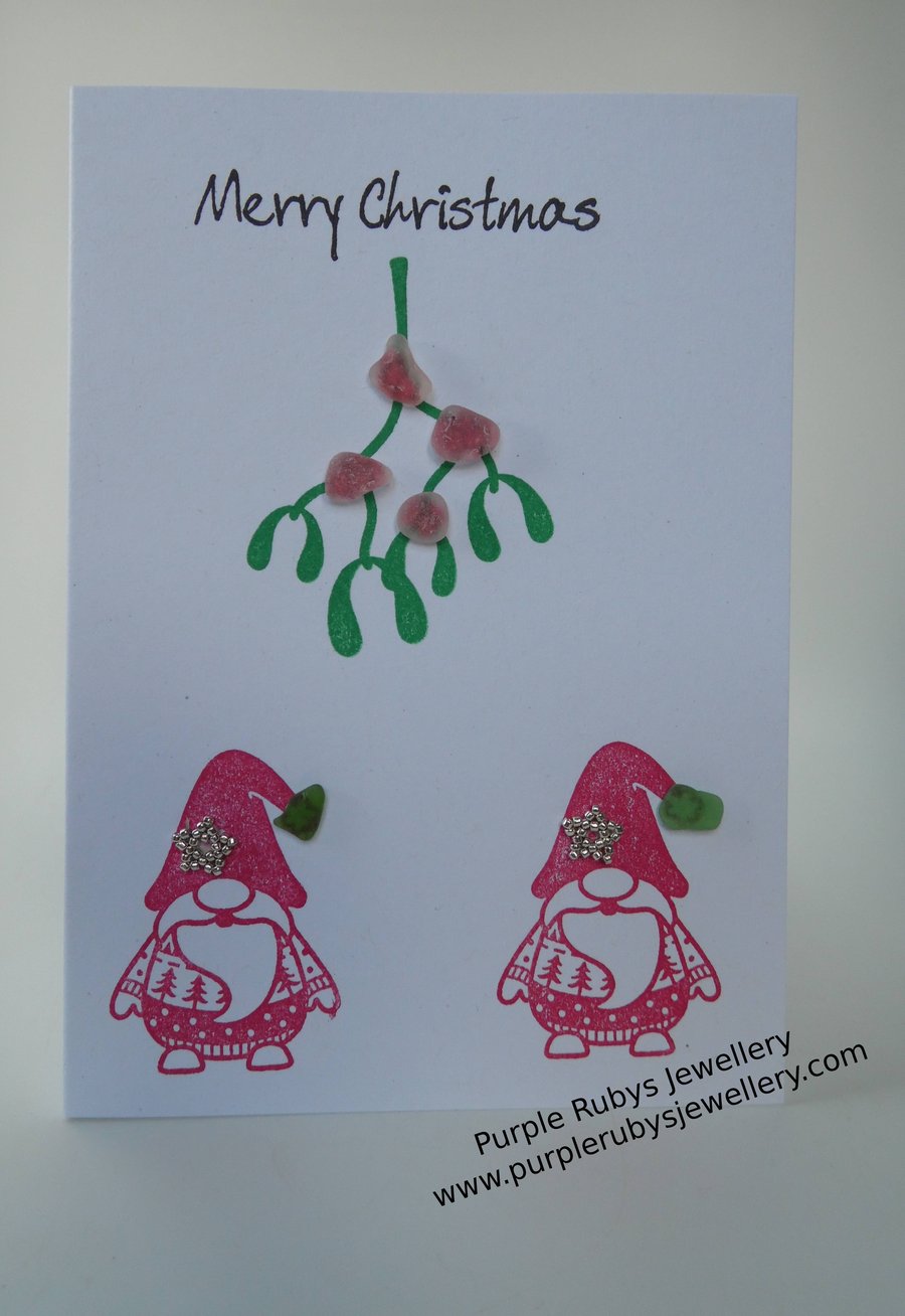 Gnomes Under the Mistletoe Christmas Card - White C336W