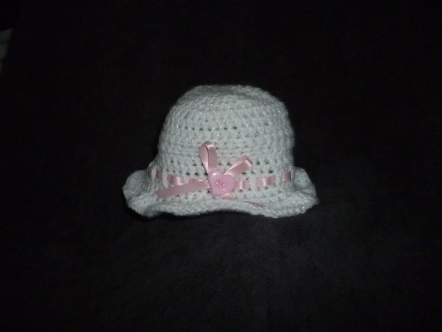 hand crochet baby bonnet - white - approx 3-6 months