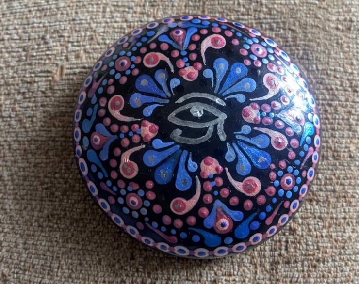 Mandala Stone – Eye, Pastels, Hand-Painted Decorative Object