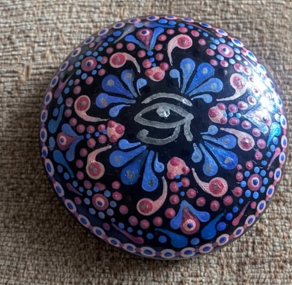 Mandala Stone – Eye, Pastels, Hand-Painted Decorative Object