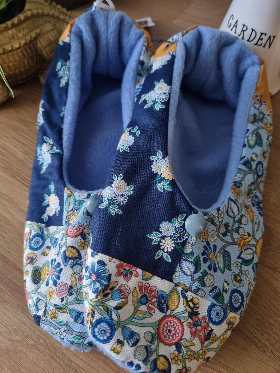 Fleece lined footsie slippers UK size 4-7 adult. 