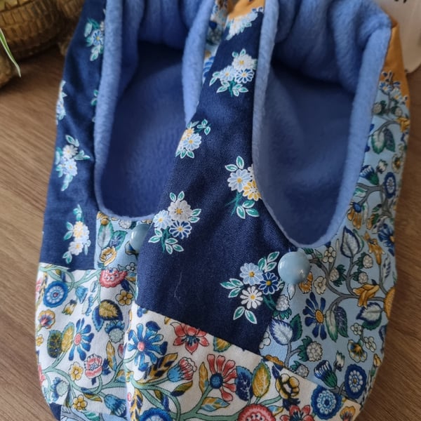 Fleece lined footsie slippers UK size 4-7 adult. 