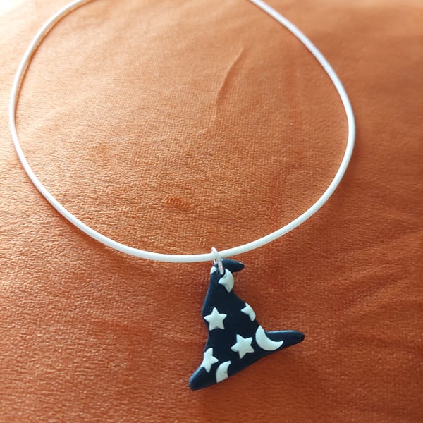 Witches hat neckalce