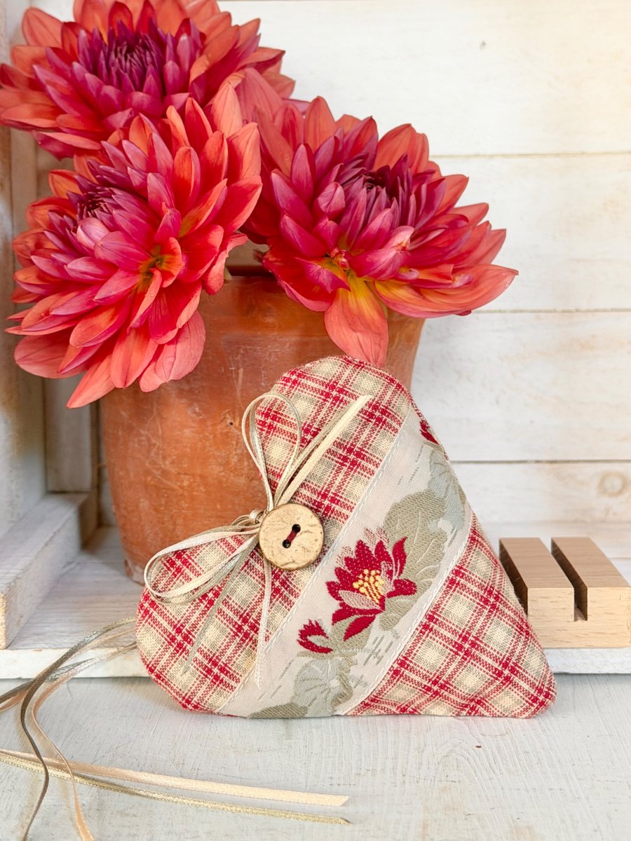 RED and BUFF WATERLILY HEART DECORATION - checked fabric - with lavender