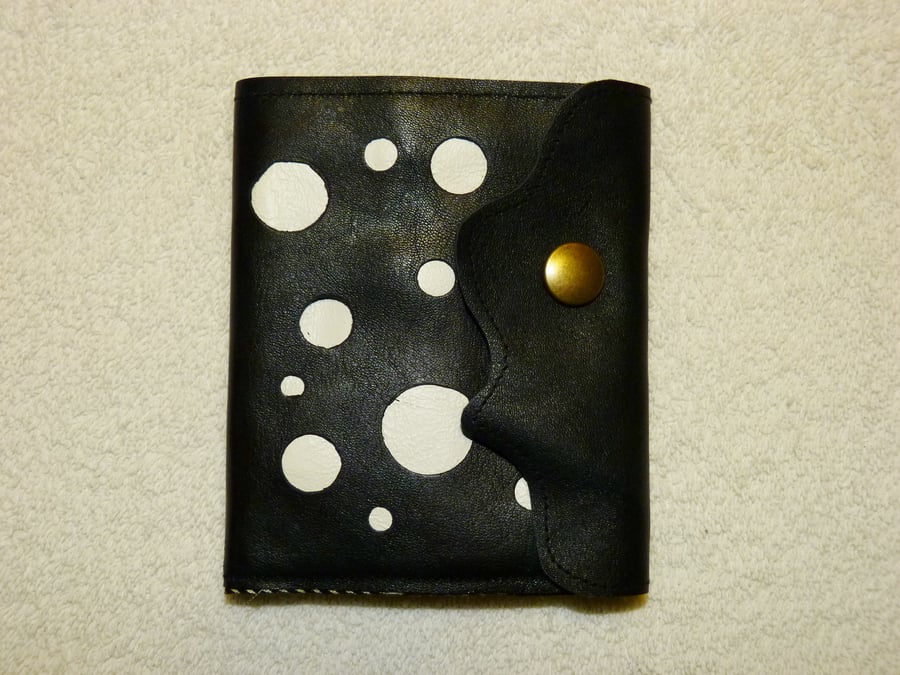 Leather Wallet with Inner Purse and Card Holder with Fabric Lining. White Circle