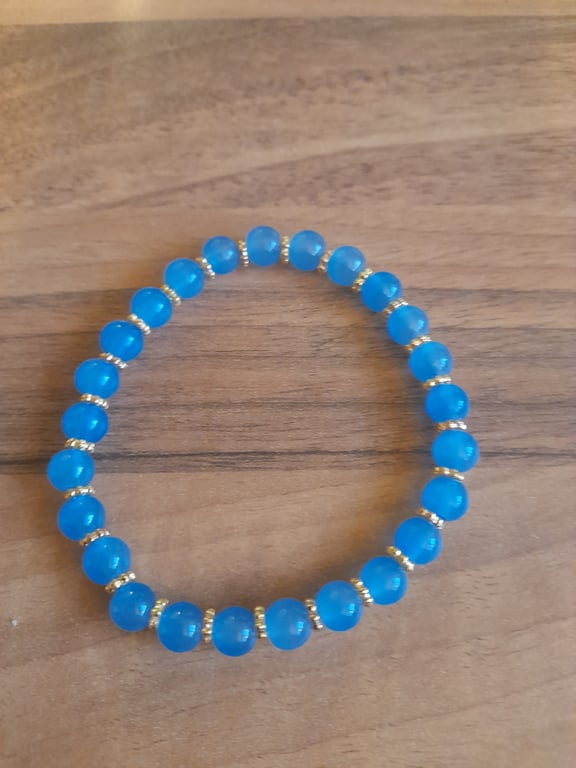 Blue acrylic beaded bracelet