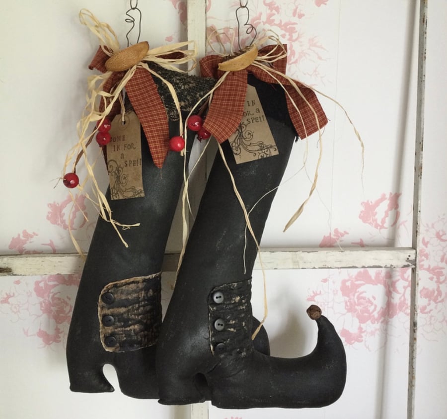 Primitive Witch’s Boot