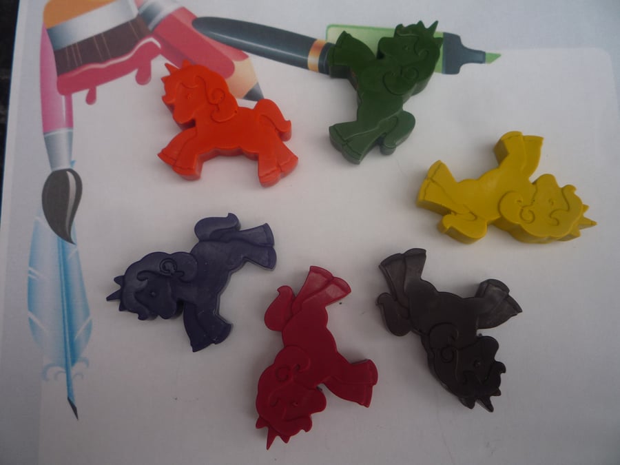 unicorn shaped novelty wax crayons x 6 crayons
