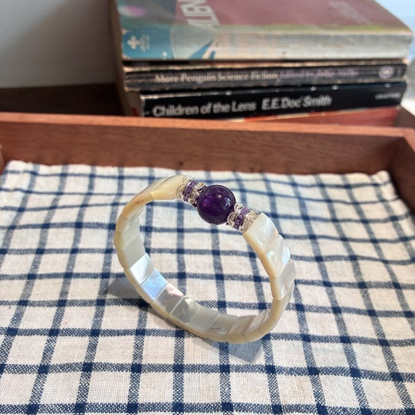 White Shell & Amethyst Bracelet