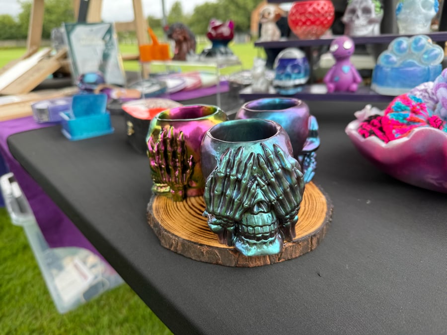 Hear no evil, see no evil, speak no evil skull pot sets perfect for any use!! 