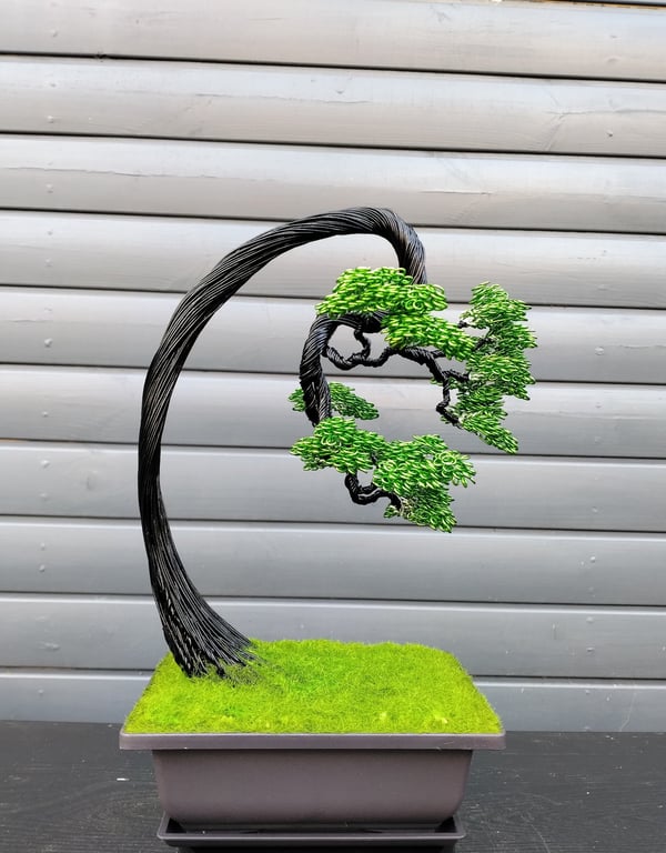 Emerald Arc Bonsai Sculpture – Handmade Aluminium Wire Art (30cm Tall)