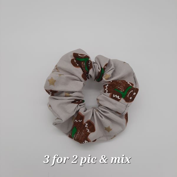 Hair band scrunchie - light grey gingerbread man print cotton.