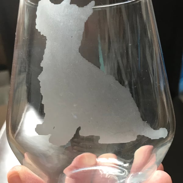 Hand Etched Wine Glass Westie Sitting