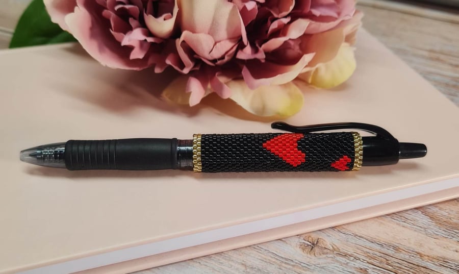 Pen - Handstitched Peyote Queen of Hearts 