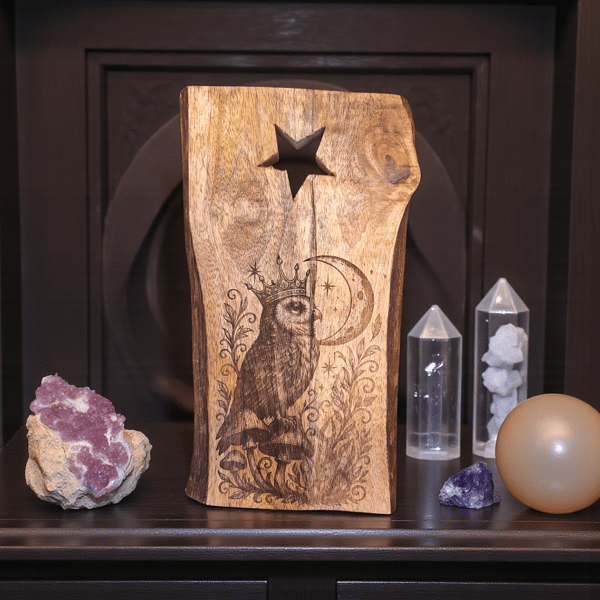 Crowned Owl Mango Wood Living Edge Board – Mystical Owl Art – 30.5 x 17.4 cm