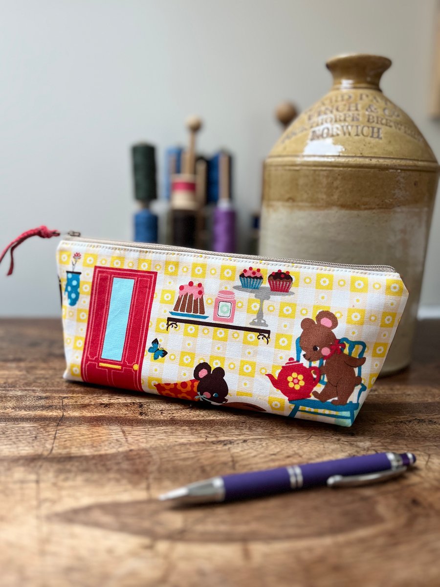 Animal pencil case pouch with tan corduroy and waterproof lining - Teddy bears