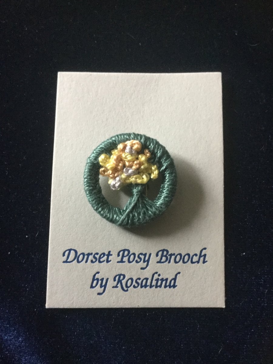 Dorset Posy Brooch, Grey Green with Yellow-Natural Flowers, P32