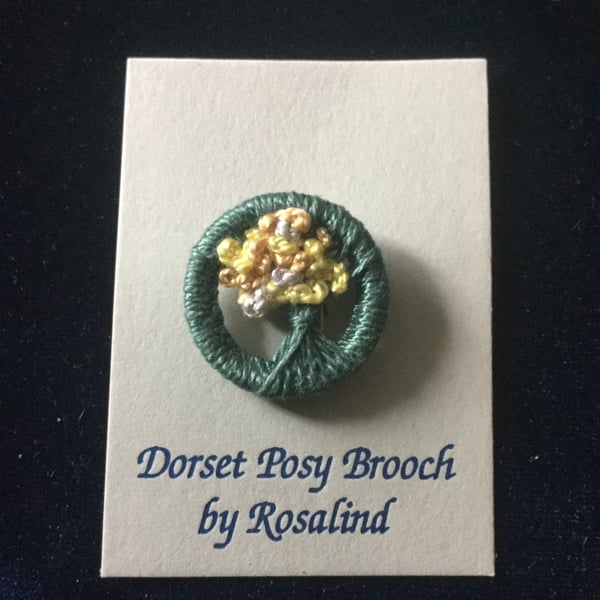 Dorset Posy Brooch, Grey Green with Yellow-Natural Flowers, P32