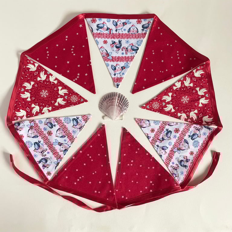 Large bunting with robins - glows in the dark - reversible 