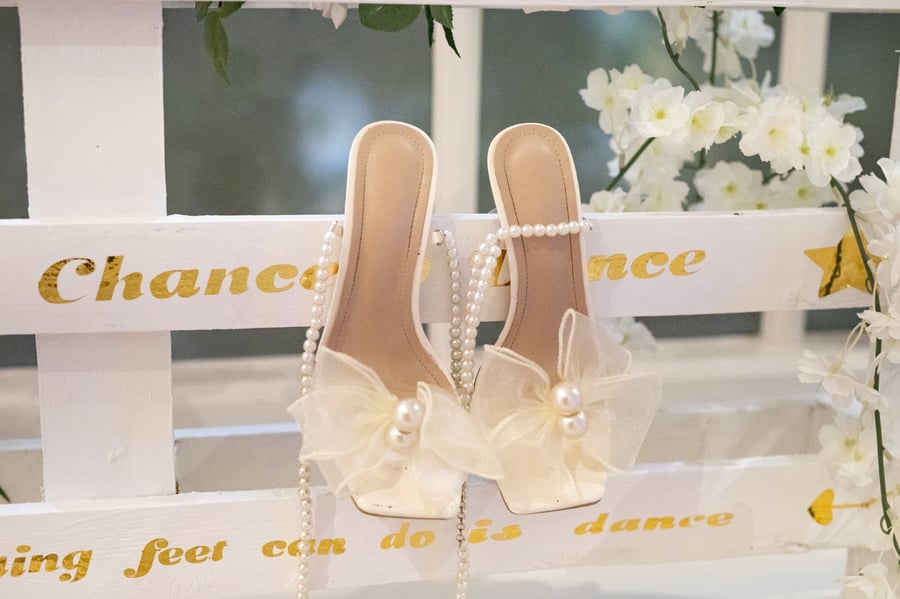 High Heels Garage Wedding Display Pallet  Custom Wooden Shoe Station 