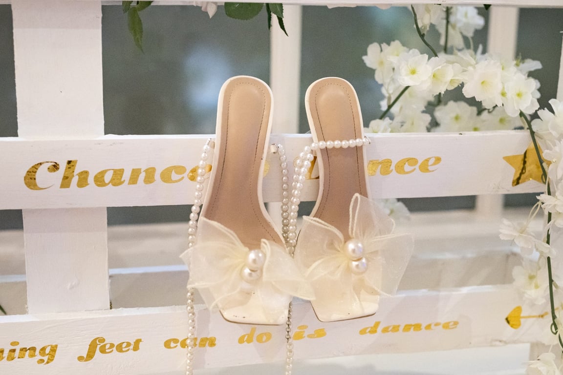 High Heels Garage Wedding Display Pallet  Custom Wooden Shoe Station 