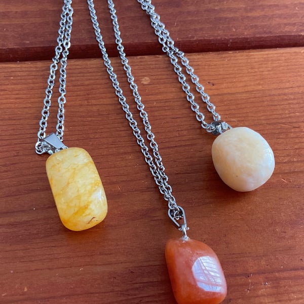 Cabochon healing stone necklace 