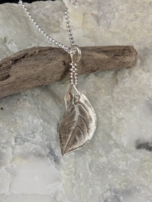 Silver pendant necklace