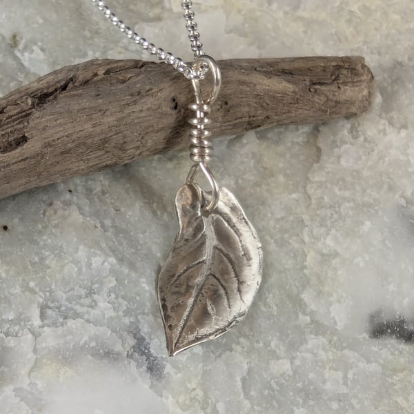 Silver pendant necklace