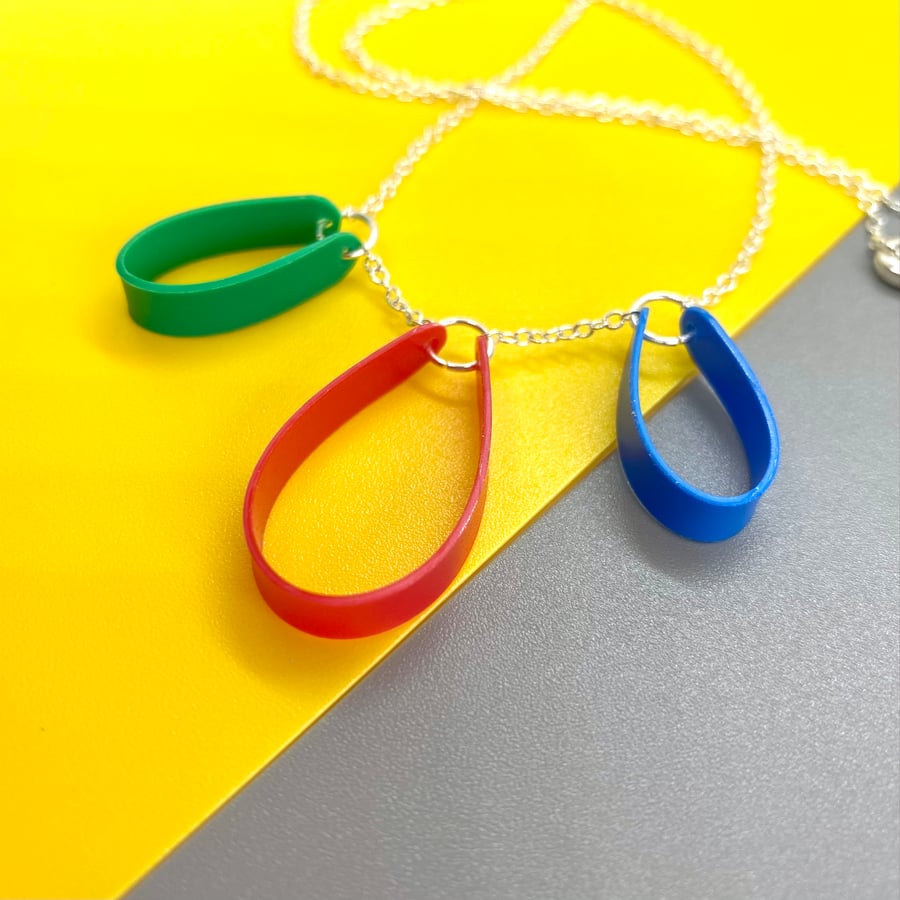 80’s vibe green, red and blue loop chain necklace