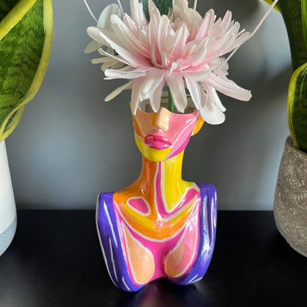 Pop Art Face Vase – Hand-Painted Body Sculpture, colorful Home Decor
