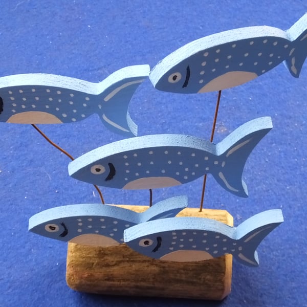 SHOAL OF 5 BLUE & WHITE FISH ORNAMENT MADE FROM NATURAL DRIFTWOOD FROM CORNWALL