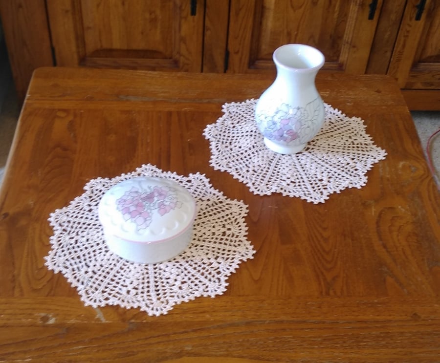 HAND CROCHETED IN 100% COTTON, PAIR OF RICH CREAM DOILIES or MATS - 21cm 