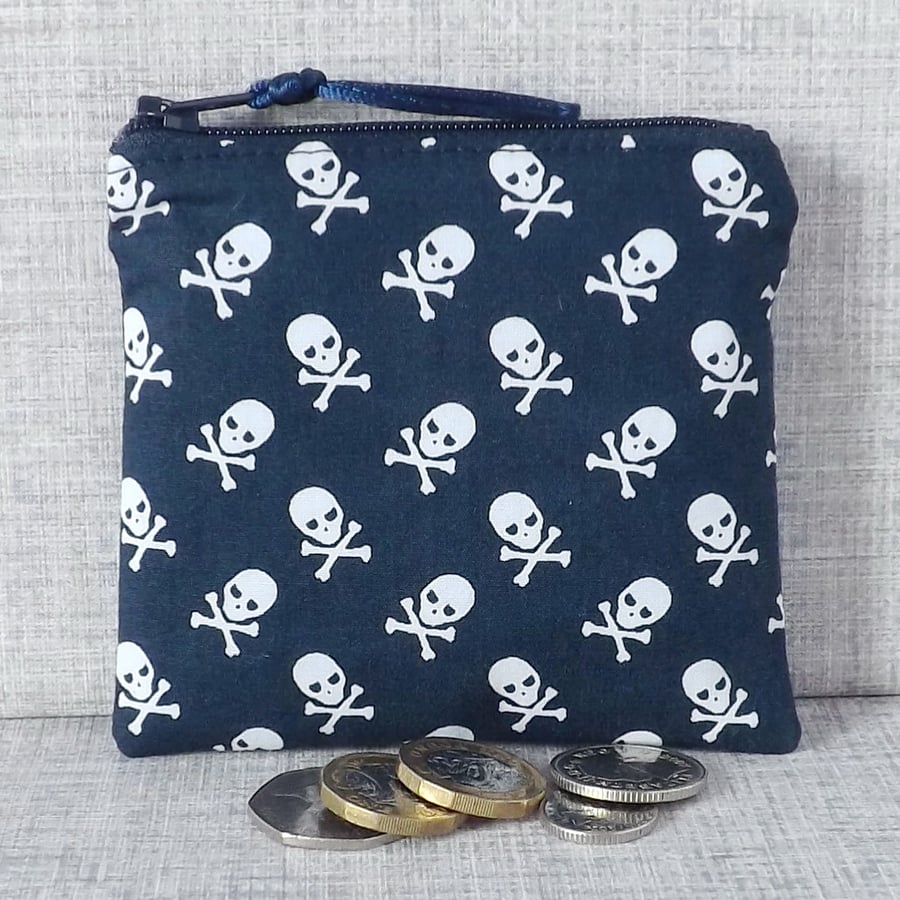 Coin purse, small purse, skull and crossbones.