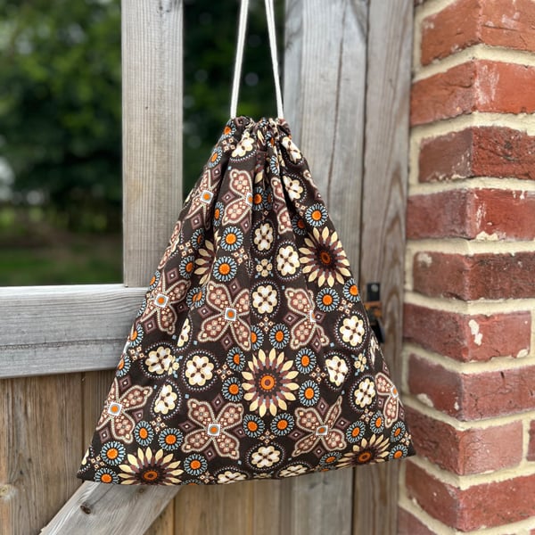 Drawstring bag retro inspired daisy pattern 