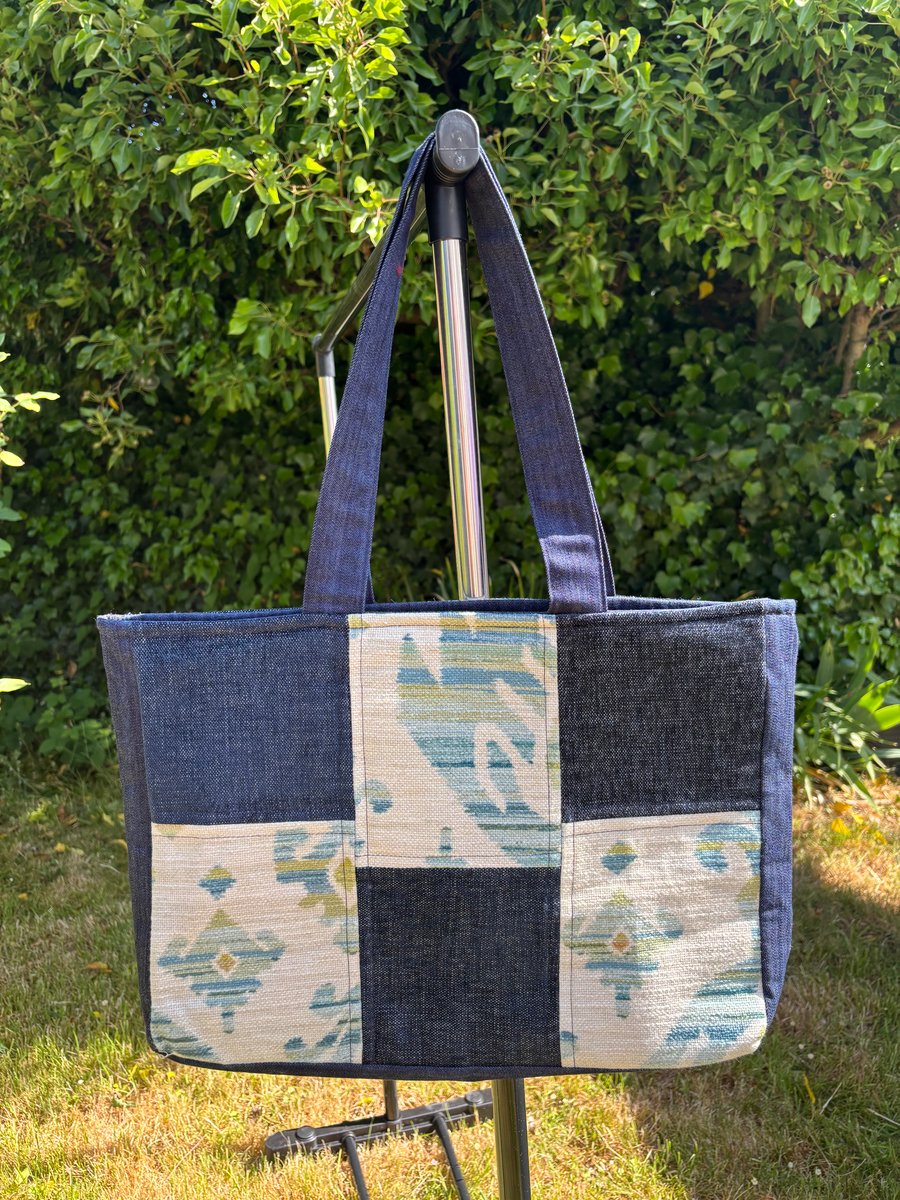 Patchwork tote bag with a zipper 