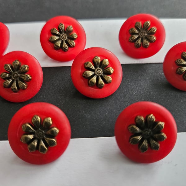 18mm 28L   11 16 inch   Red and Antique Brass buttons x 6 pieces