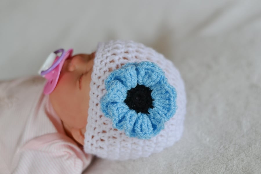 3 - 6 Months Baby Girl White and Baby Blue Poppy Flower Hat,