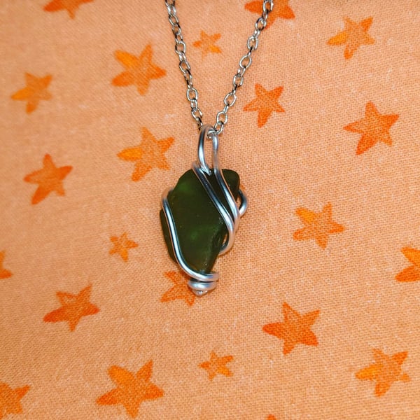 Seaglass Pendant Swirl - Green & Silver