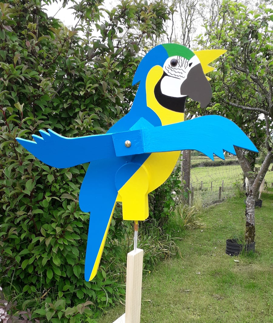 Whirligig Blue & Yellow Macaw