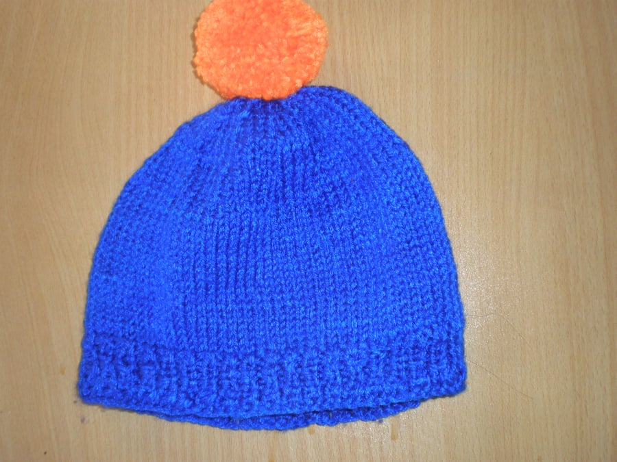 child's blue and orange bobble hat (056)