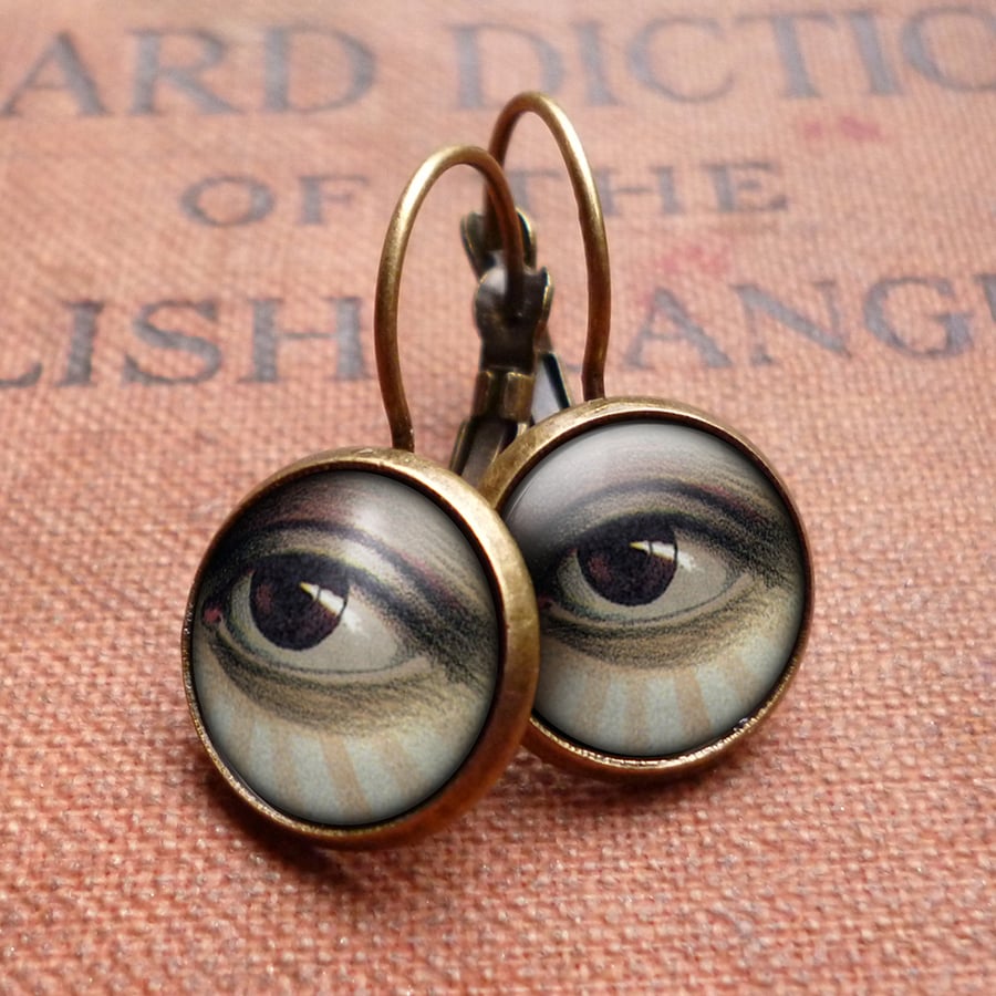 Vintage Eye Leverback Earrings (ER07)