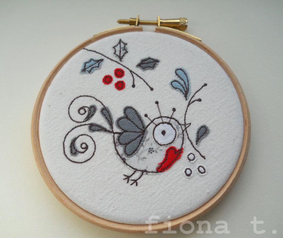 christmas robin embroidery hoop 