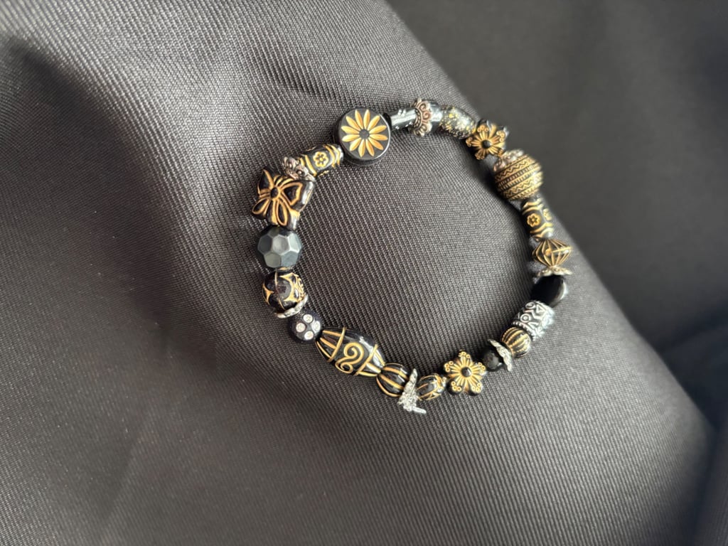 Handmade beautiful ethnic style bead bracelet. 17cm.